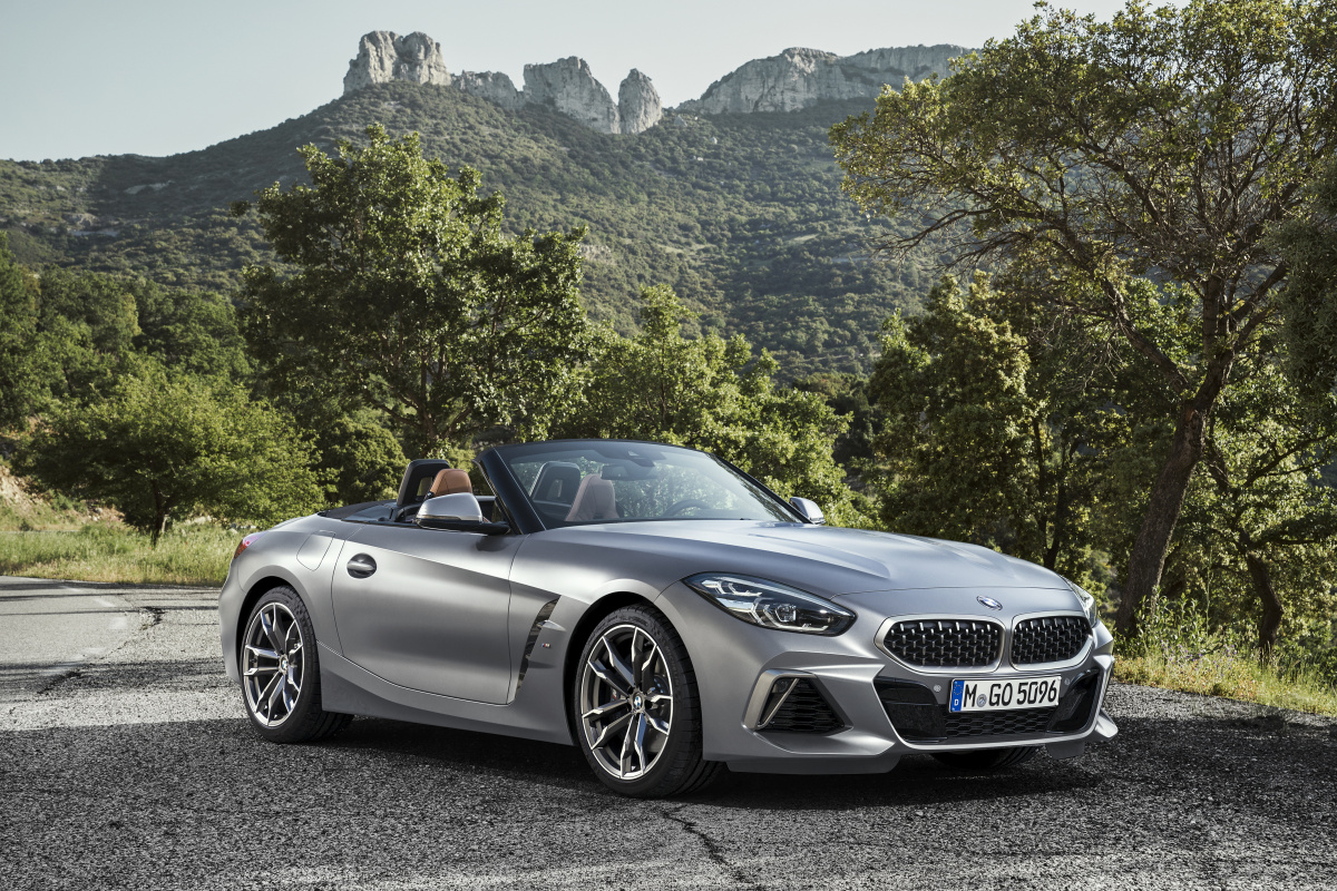 p90318607_highres_the-new-bmw-z4-roads