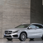 2015-Mercedes-Benz-GLA45-AMG-side-profile-02