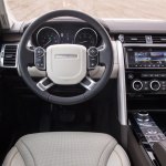 land-rover-discovery-5-interior-10