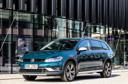 volkswagen-golf-alltrack-exterior-2