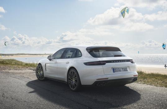 porsche-panamera-turbo-s-e-hybrid-sport-turismo-04