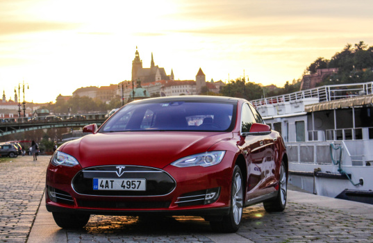 tesla-model-s-p85d-exterior-18