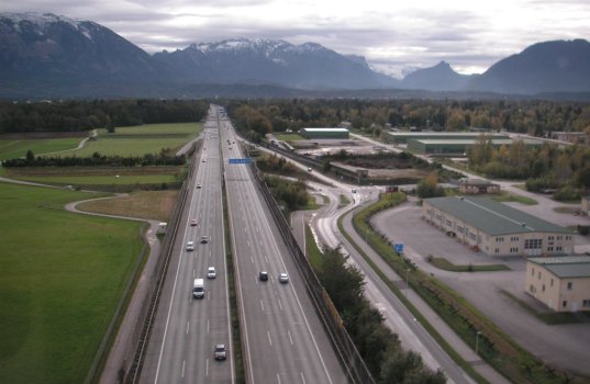 highway_a1__salzburg_airport_-_panoramio
