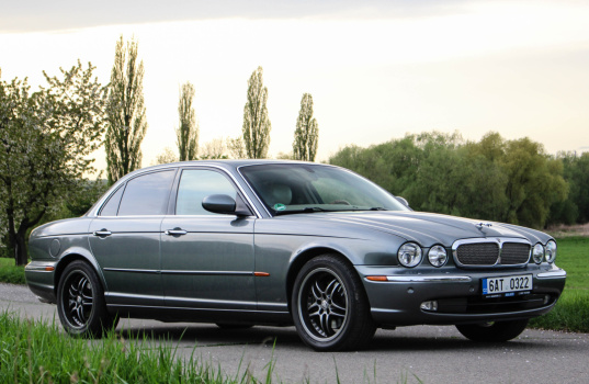 jaguar-xj8-x350-exterior-12