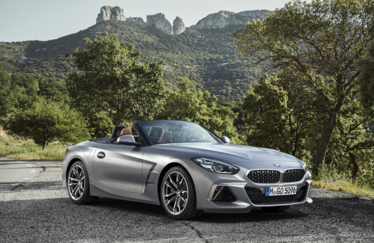 p90318607_highres_the-new-bmw-z4-roads