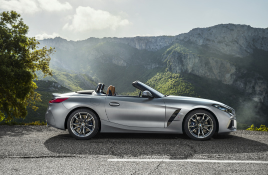 p90318609_highres_the-new-bmw-z4-roads