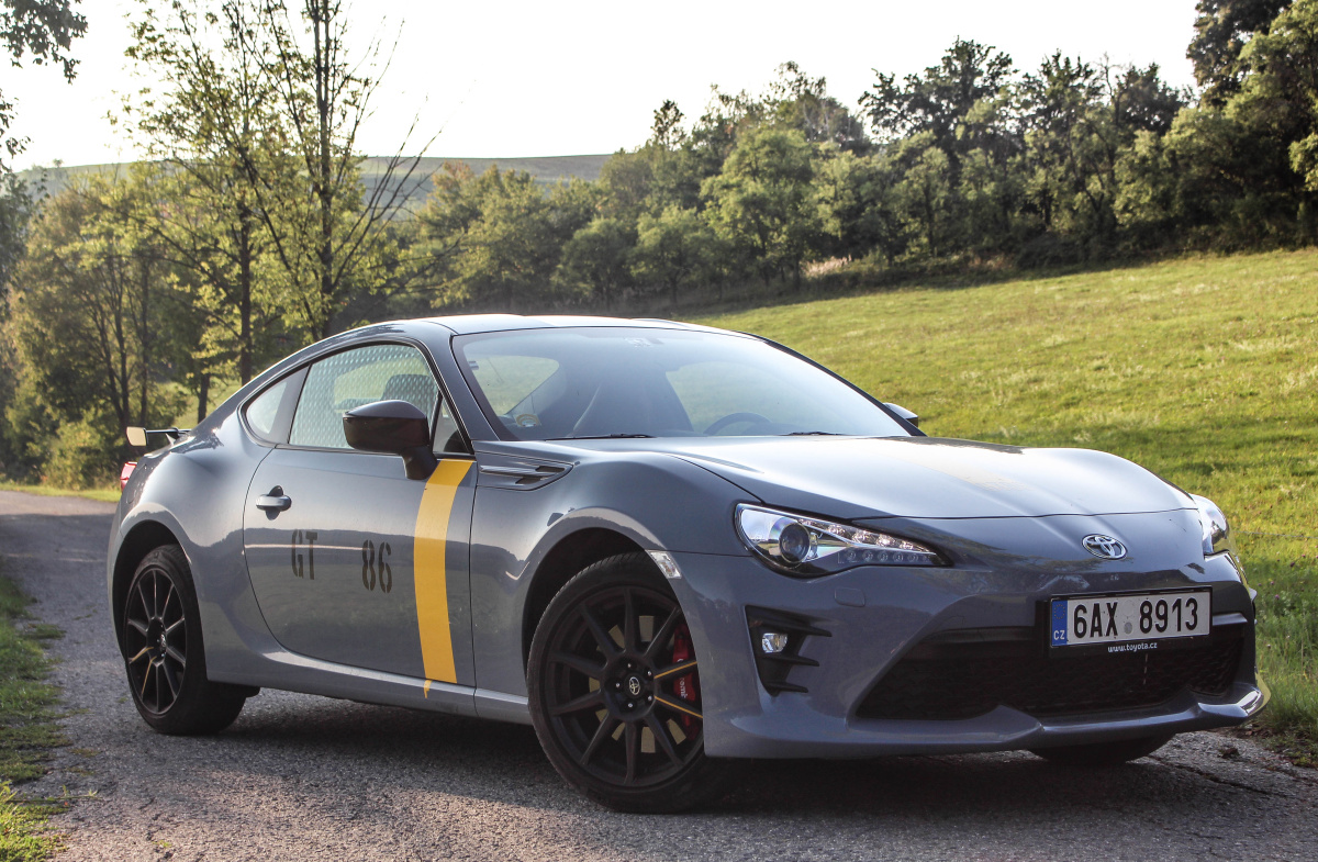 toyota-gt86-black-touch-exterior-13
