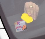 skrabka_na_odstraneni_dalnicni_znamky_a_samolepek_auto_kelly_02
