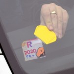 skrabka_na_odstraneni_dalnicni_znamky_a_samolepek_auto_kelly_02