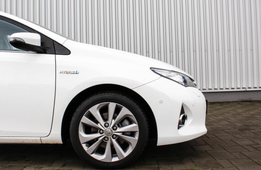 toyota-auris-hybrid-exterior-10dd