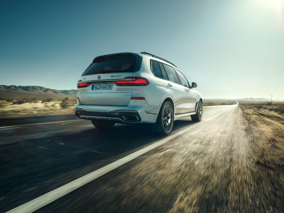 p90351134_highres_the-new-bmw-x7-m50i