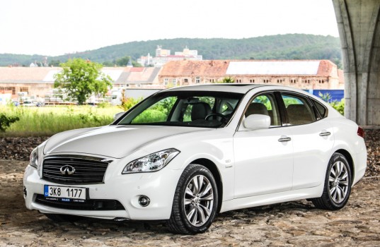 infiniti-m35h-18