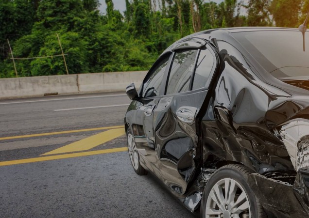 car-crash-accident-on-the-road-picture