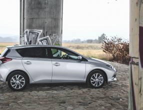 toyota-auris-hybrid-11
