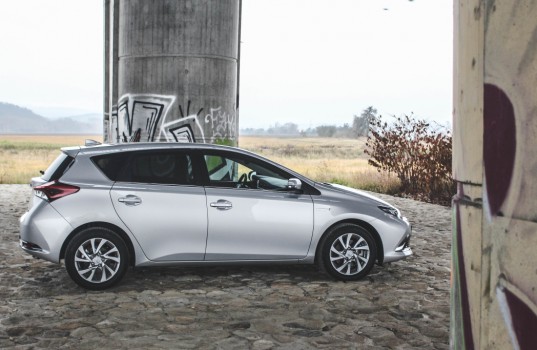 toyota-auris-hybrid-11