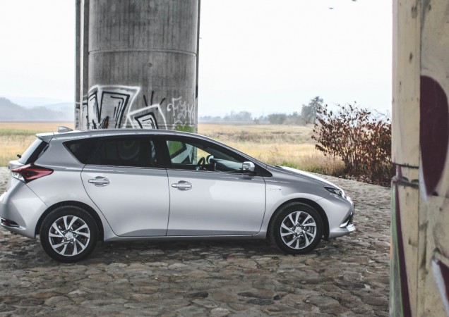 toyota-auris-hybrid-11