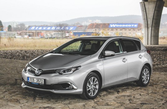 toyota-auris-hybrid-3