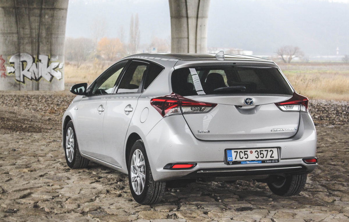 toyota-auris-hybrid-9