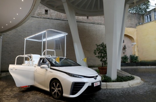 a-hydrogen-popemobile-for-his-holiness-pope-francis-13