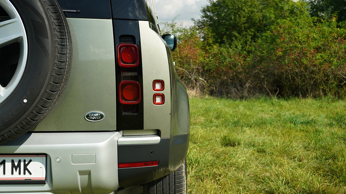 land-rover-defender-13