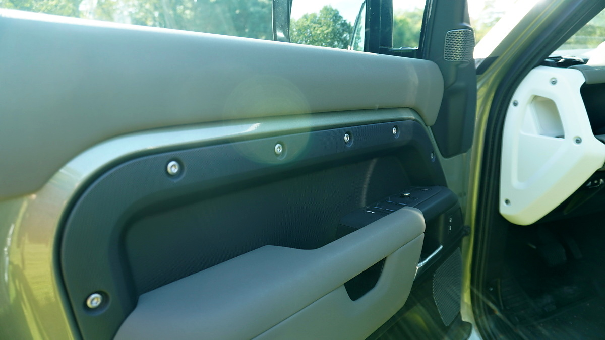 land-rover-defender-34