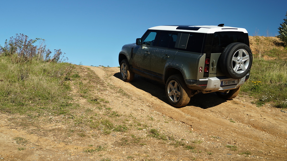 land-rover-defender-57