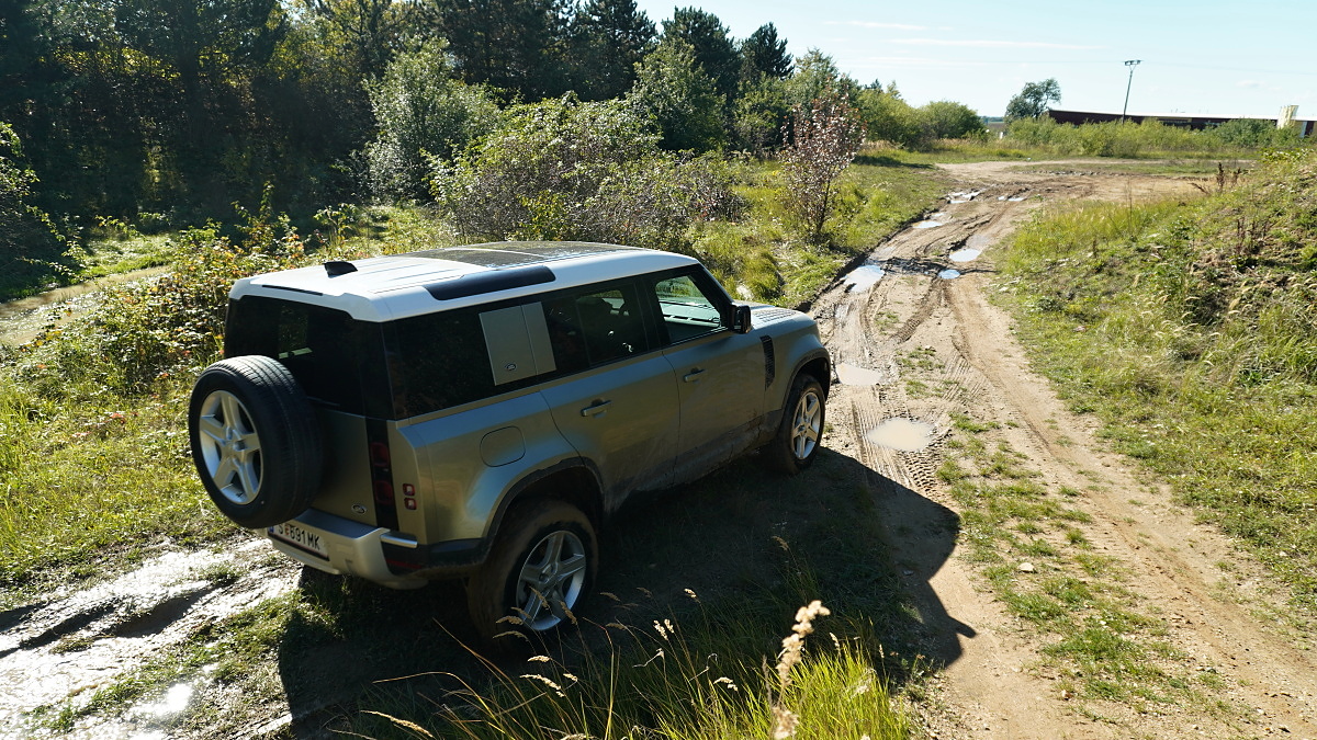 land-rover-defender-64