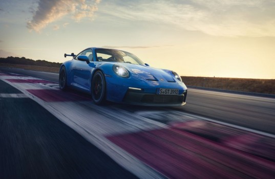 2021-porsche_911_gt3-10