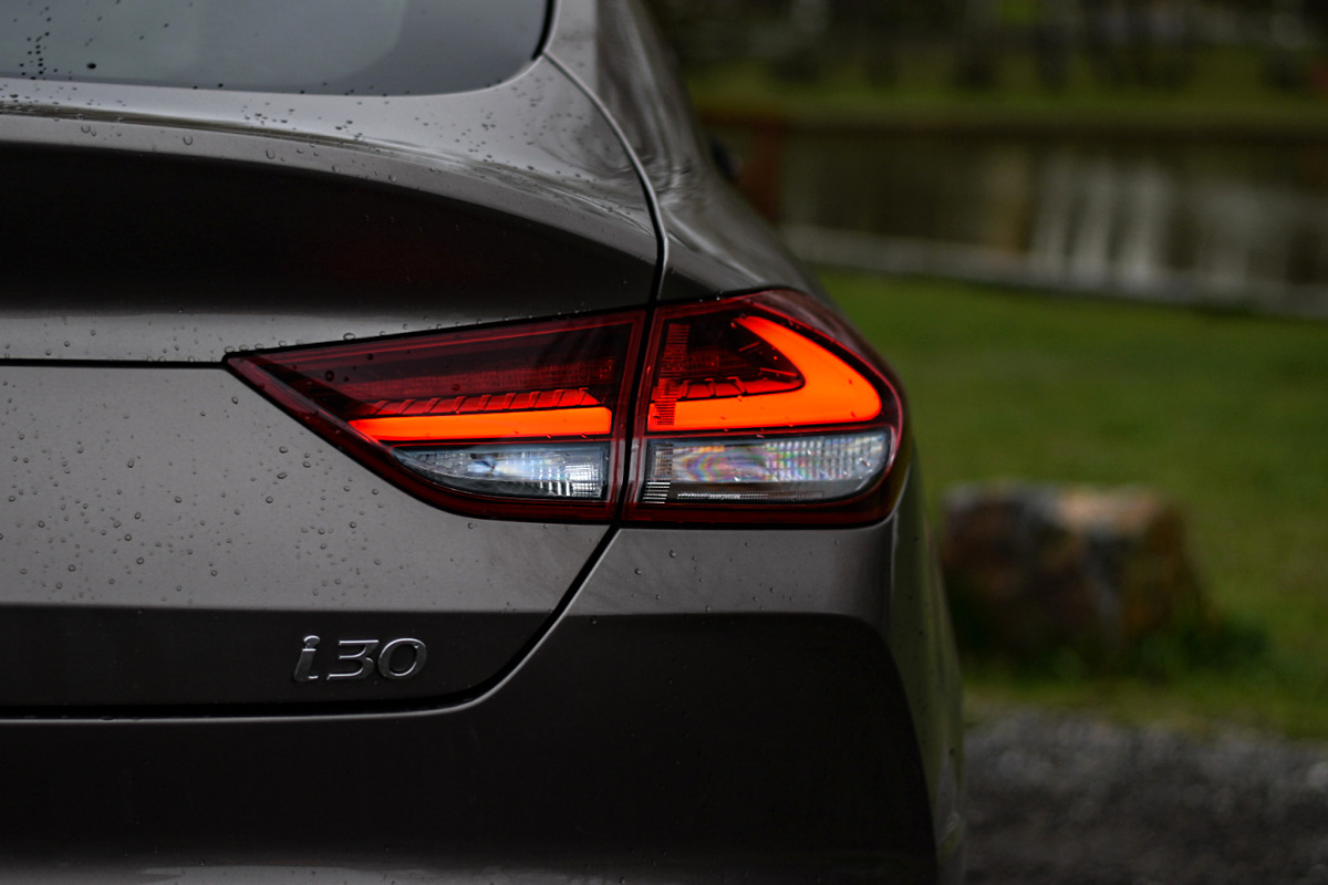 hyundai-i30-fastback-21