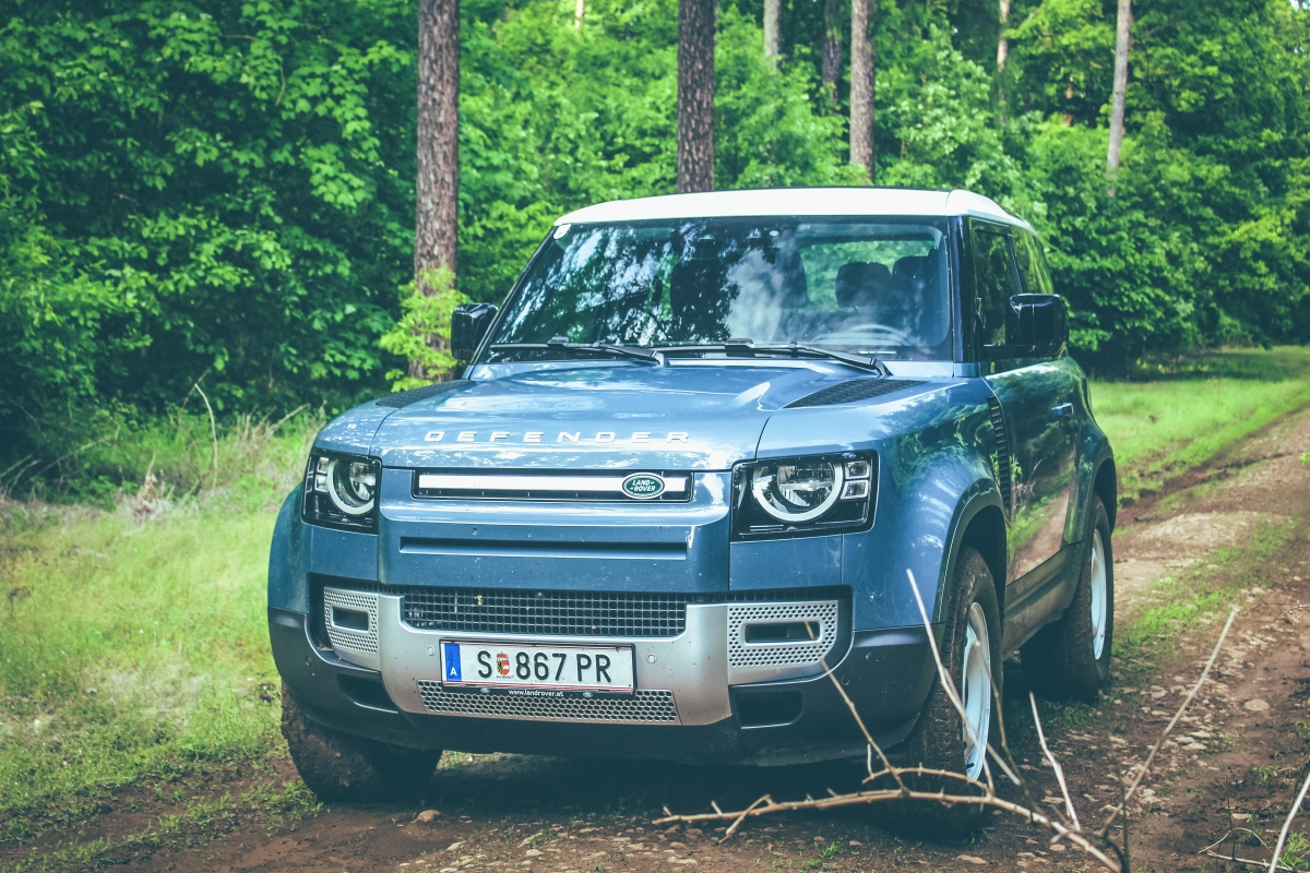 land-rover-defender-90-2021-10