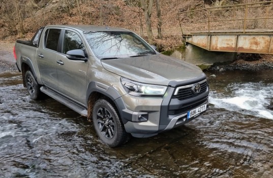 toyota-hilux-2022-24
