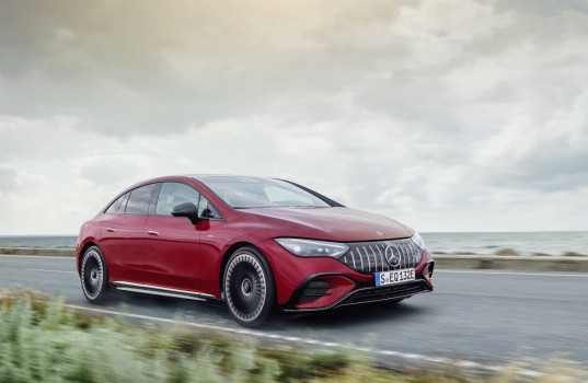 2022-mercedes-benz_eqe_43-4matic-1