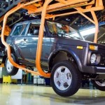 Válku na Ukrajině budou nově platit i ruští motoristé. Auta zdraží o desetitisíce