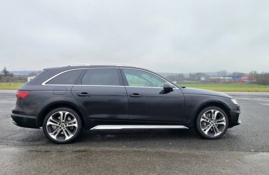 audi-a4-allroad-2023-15