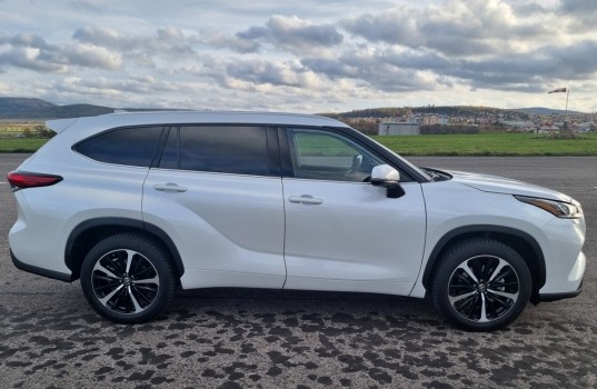 toyota-highlander-2023-9