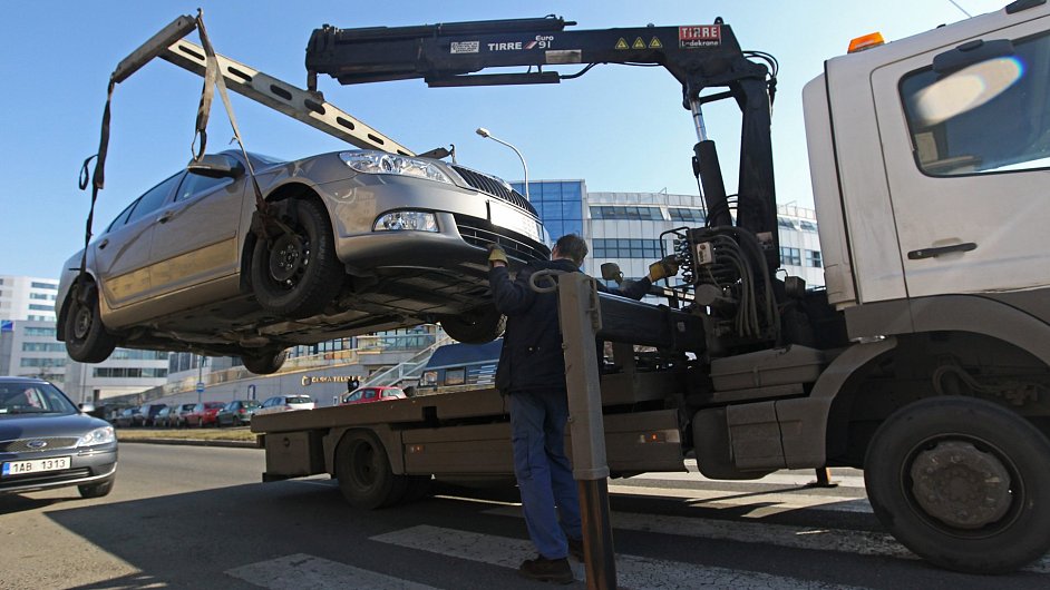 Odtáhli vám auto? Takhle ho rychle najdete. Bez těchto dokladů vám ho nemusí vydat