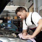 Mechanici nenávidí tyto 2 zlozvyky, které ničí spojku velmi rychle. Jde především o rozjezd do kopce