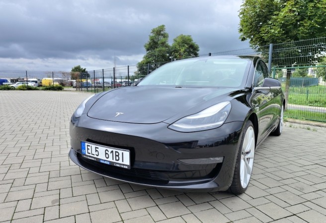 tesla-model-3-performance-8