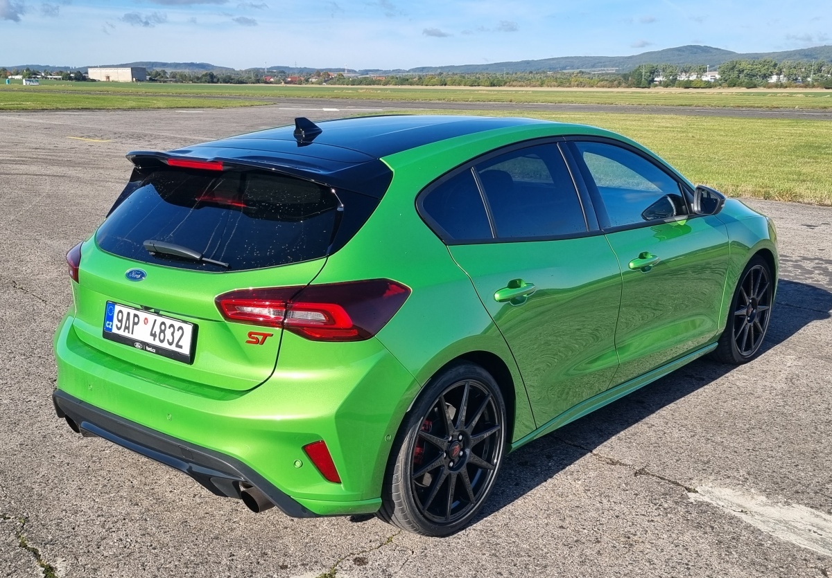 ford-focus-st-2023-10
