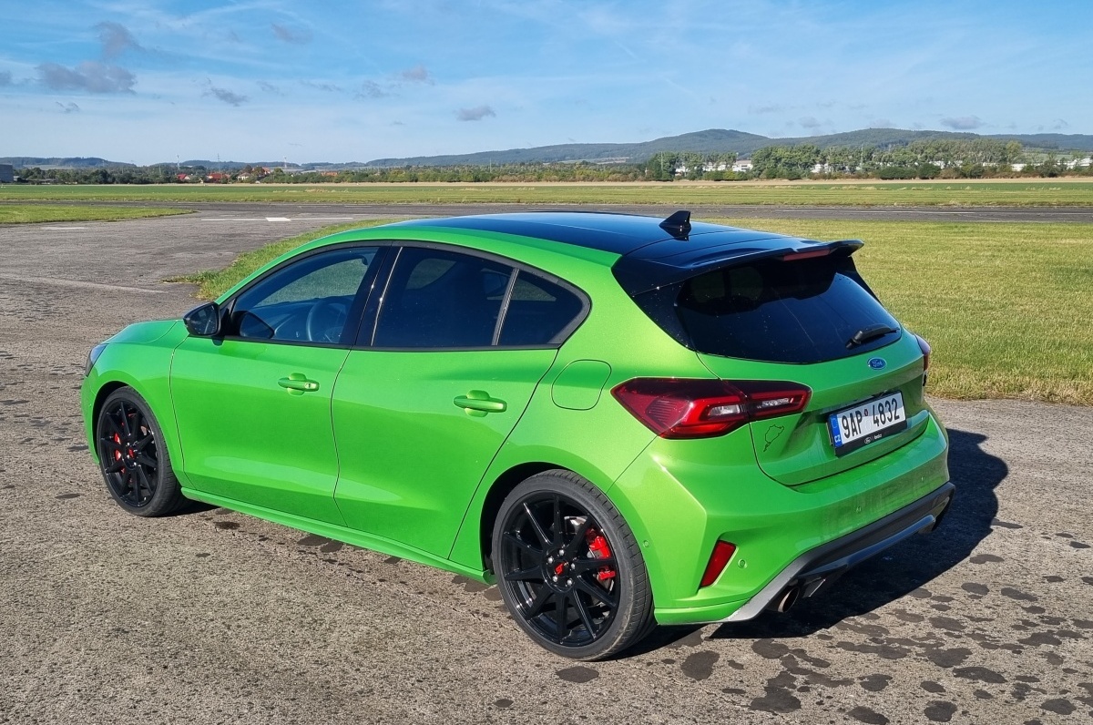 ford-focus-st-2023-5