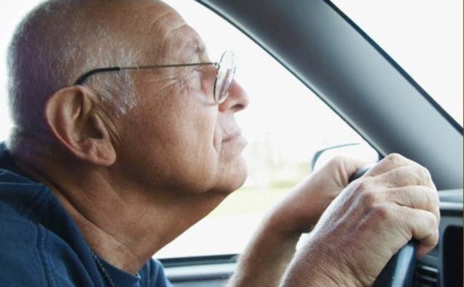 EU zakročí proti seniorům za volantem a zpřísní kontroly způsobilosti