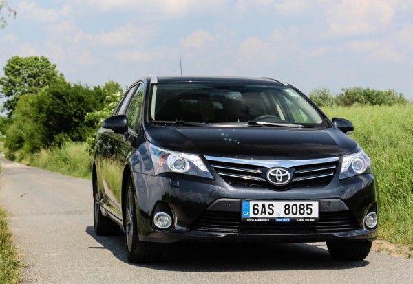 toyota-avensis-exterior-2