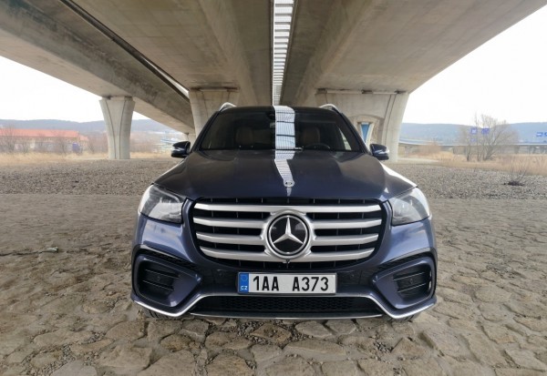 mercedes-benz-gls-2024-6