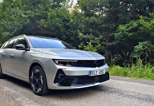 opel-astra-sports-tourer-gse-2024-3