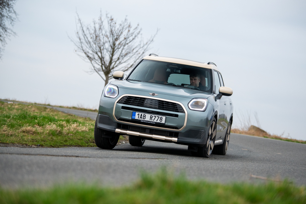 p90542896_highres_mini-countryman-03-2