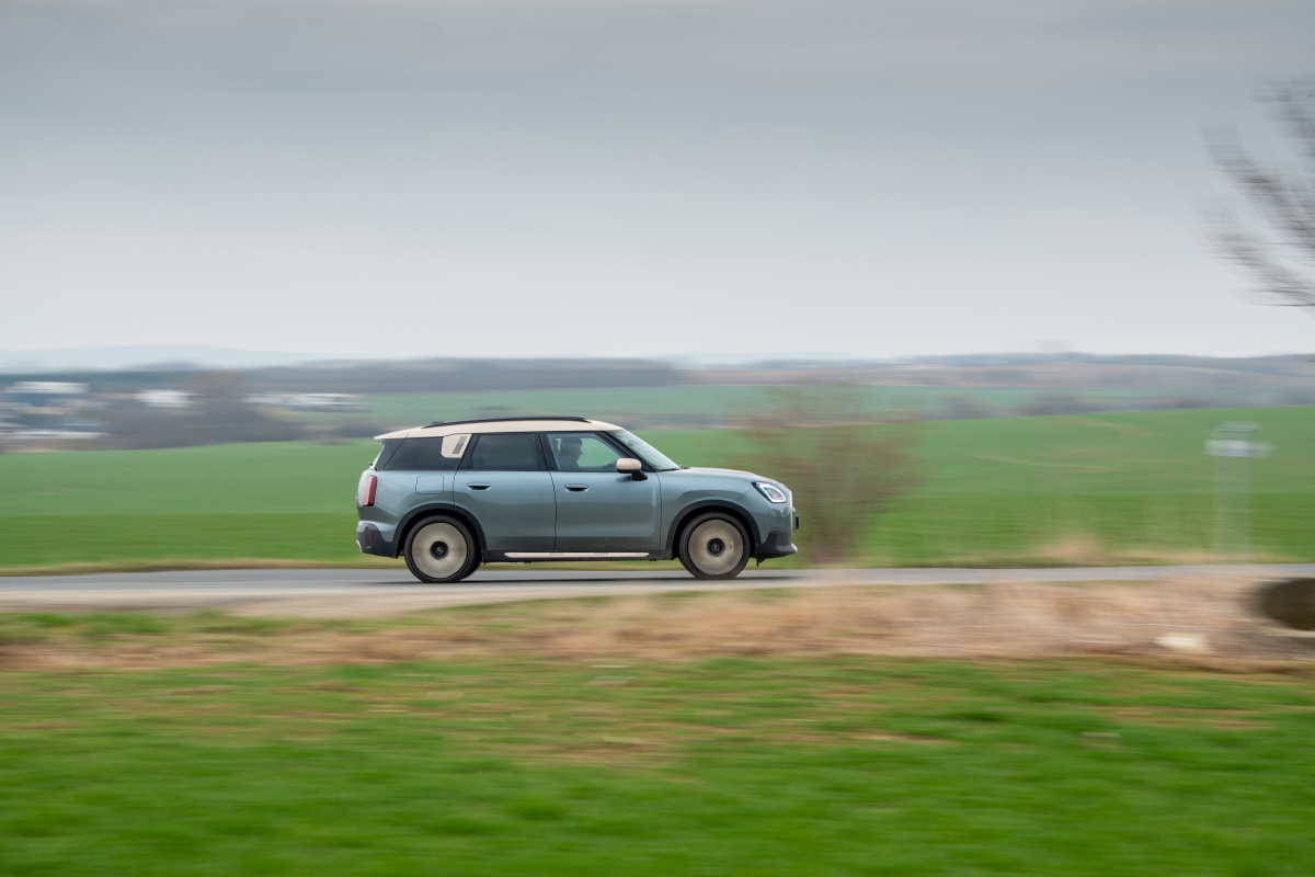 p90542900_highres_mini-countryman-03-2