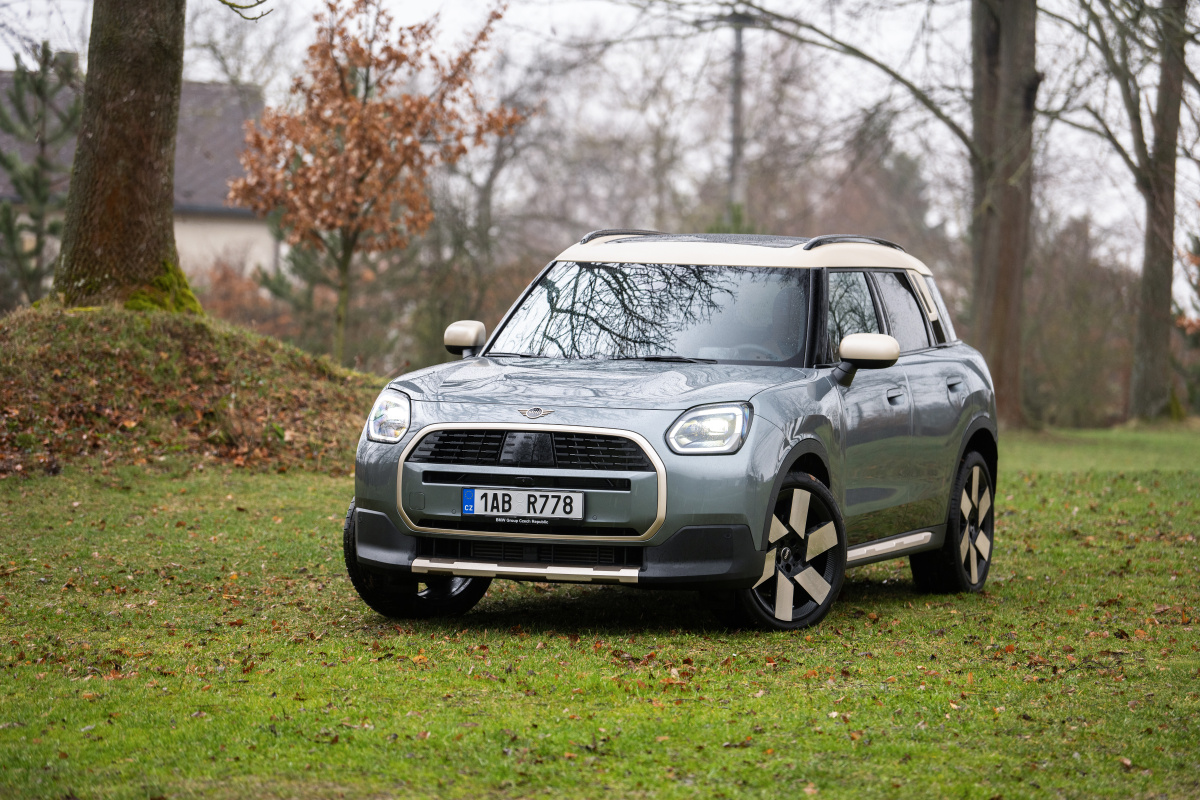 p90542904_highres_mini-countryman-03-2