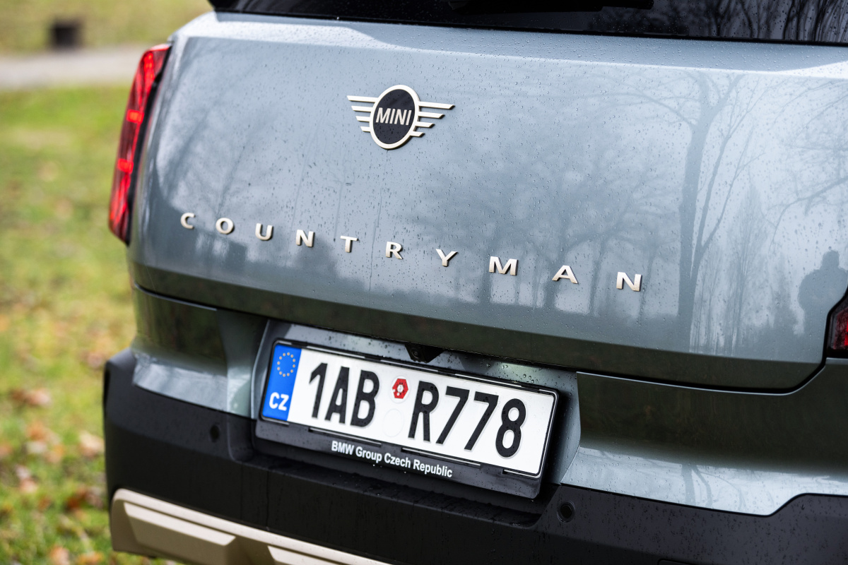 p90542910_highres_mini-countryman-03-2