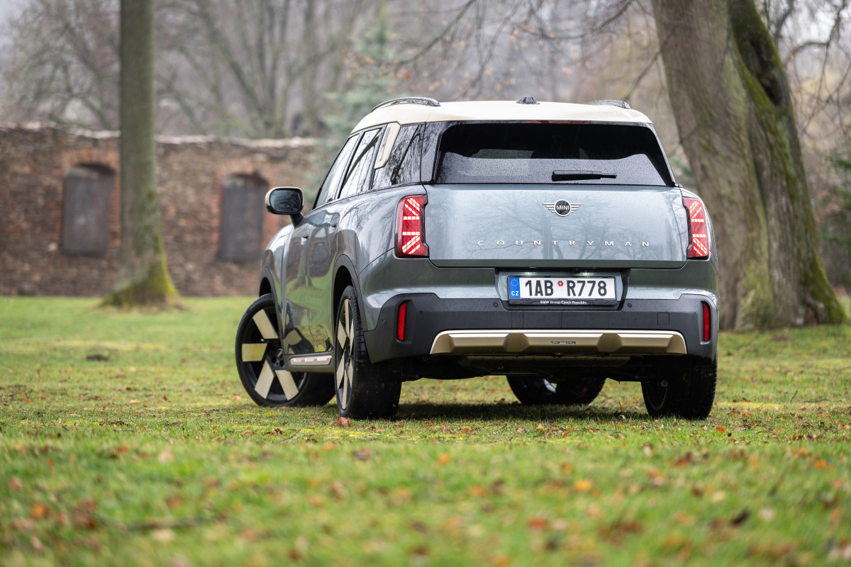 p90542914_highres_mini-countryman-03-2