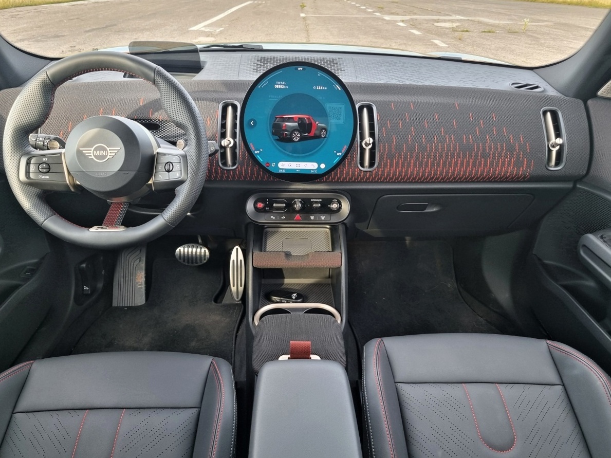mini-countryman-jcw-2024-5